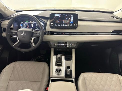 Used 2024 Mitsubishi Outlander SEL Black Edition image 39