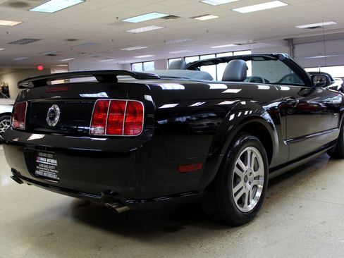 Used 2005 Ford Mustang GT image 29