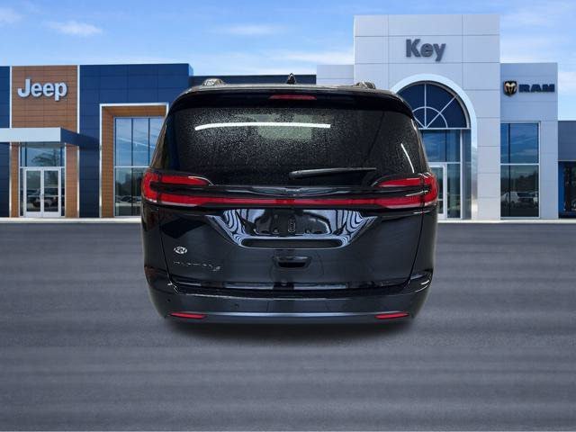 New 2026 Chrysler Pacifica Select w/ S Appearance Package FWD image 6