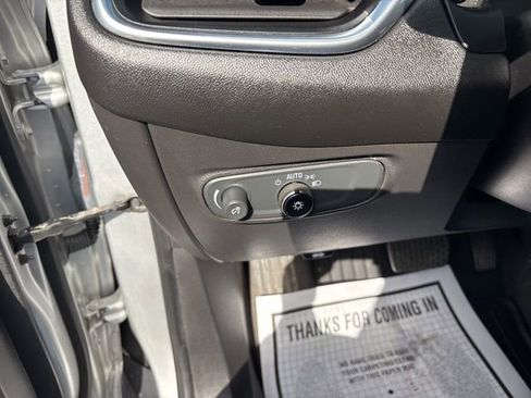 Used 2020 Chevrolet Equinox LS w/ LS Convenience Package image 18