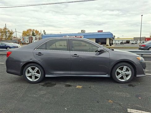 Used 2013 Toyota Camry SE image 7