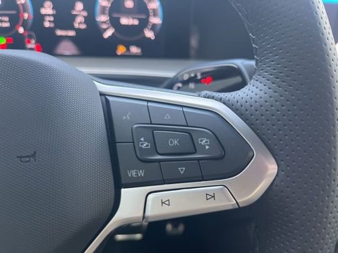 New 2026 Volkswagen Tiguan SE R-Line FWD image 10