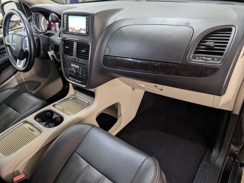 Used 2017 Dodge Grand Caravan Crew FWD image 22