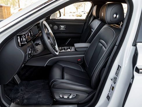 Used 2024 Rolls-Royce Ghost image 22
