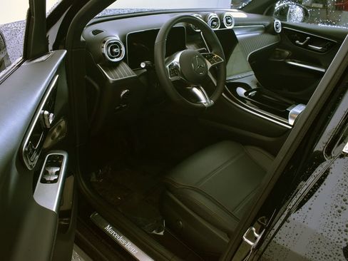 Used 2026 Mercedes-Benz GLC 300 4MATIC image 14