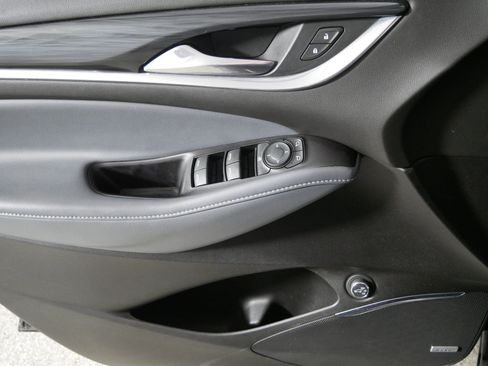 Used 2020 Buick Enclave Essence image 19