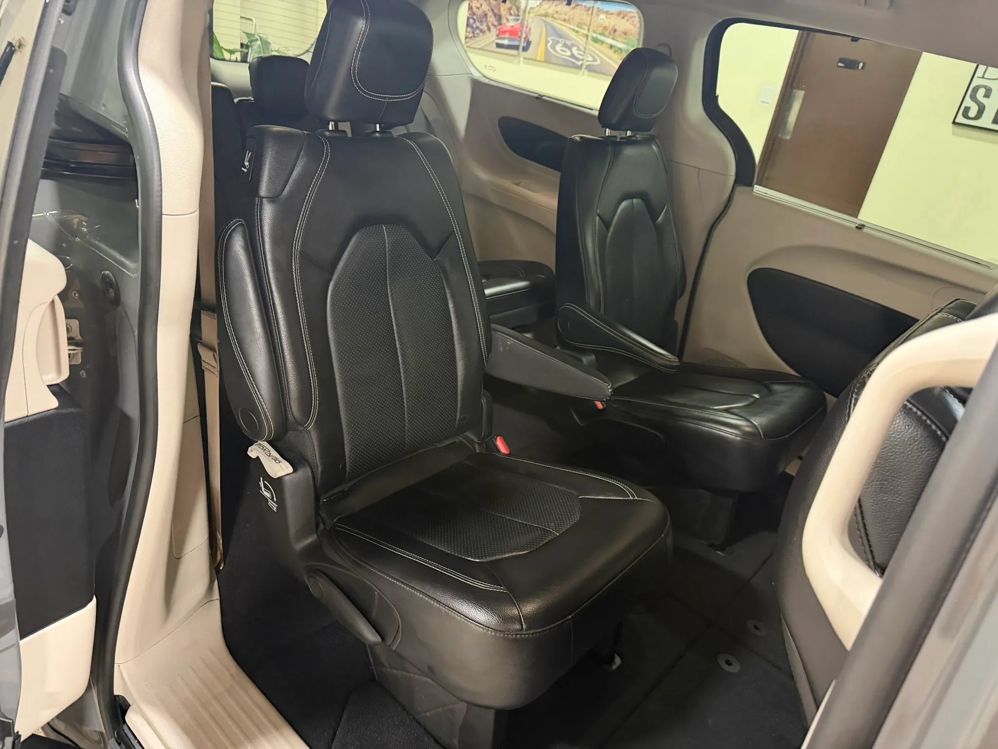 Used 2022 Chrysler Pacifica Touring-L FWD image 29
