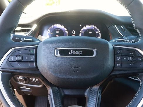 Used 2024 Jeep Grand Cherokee Laredo AWD/4WD image 18