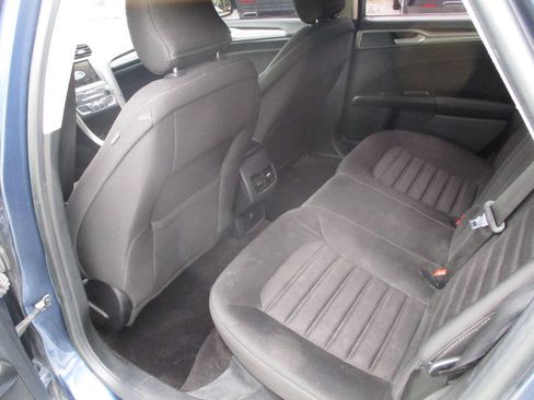 Used 2019 Ford Fusion SE FWD image 12