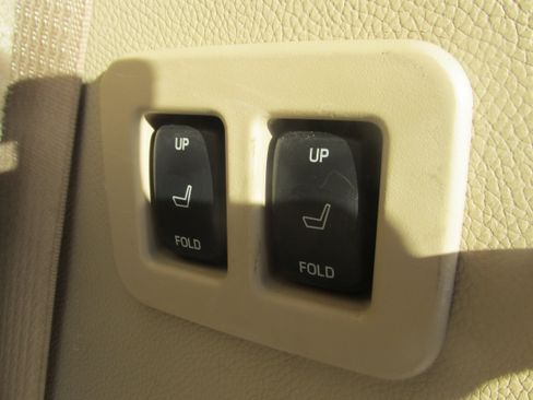 Used 2014 Ford Expedition XLT w/ Equipment Group 202A AWD/4WD image 26