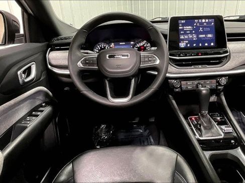Used 2025 Jeep Compass Latitude w/ Sun & Sound Group AWD/4WD image 5