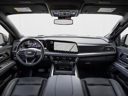 New 2026 Chevrolet Suburban LT image 5