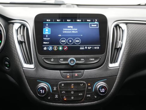 Used 2021 Chevrolet Malibu LT image 19