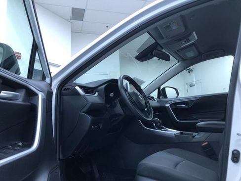 Used 2025 Toyota RAV4 XLE AWD/4WD image 11