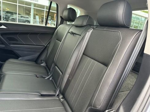 Certified 2023 Volkswagen Tiguan SE w/ Panoramic Sunroof Package AWD/4WD image 32