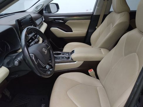 Used 2020 Toyota Highlander Limited image 17