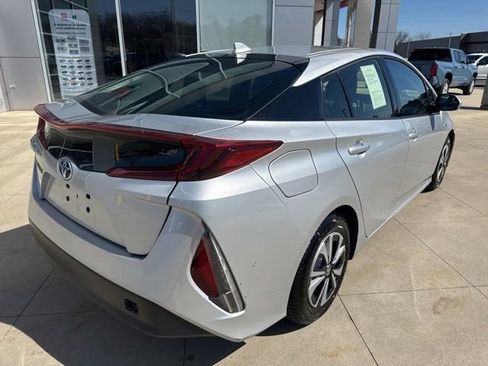 Used 2018 Toyota Prius Prime Premium image 7