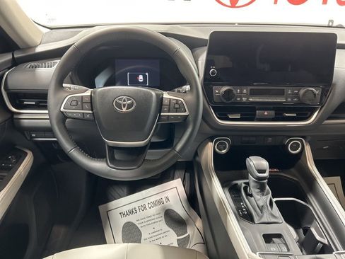 Used 2025 Toyota Grand Highlander AWD Hybrid image 27
