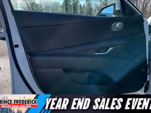 Used 2025 Hyundai Elantra Limited image 21