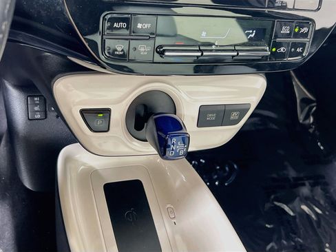 Used 2017 Toyota Prius Four FWD image 17