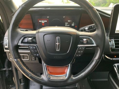 Used 2021 Lincoln Navigator Reserve w/ Luxury Package AWD/4WD image 23