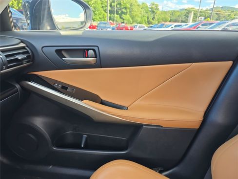 Used 2018 Lexus IS 300 w/ Premium Package RWD image 23