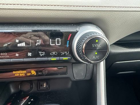 Used 2019 Toyota RAV4 XLE Premium FWD image 20