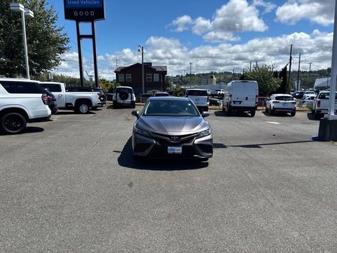 Used 2024 Toyota Camry SE FWD image 8