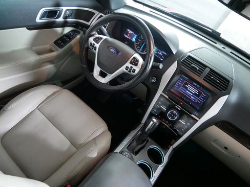 Used 2014 Ford Explorer Limited w/ Equipment Group 302A image 9