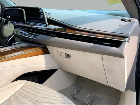 Used 2023 Cadillac Escalade Sport Platinum w/ LPO, ONYX Package AWD/4WD image 18