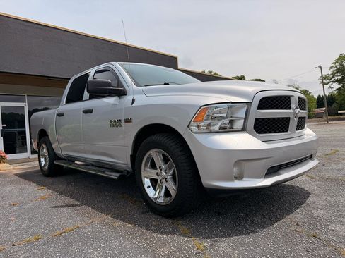 Used 2017 RAM 1500 Express RWD image 6