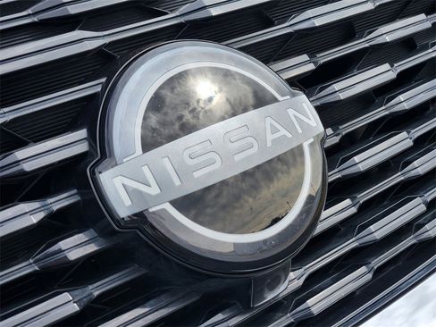 Used 2023 Nissan Rogue SV w/ SV Premium B Package image 11