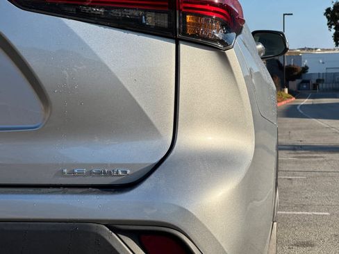 Used 2023 Toyota Highlander LE image 33