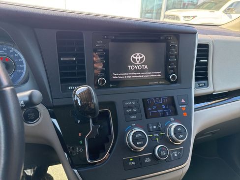 Used 2020 Toyota Sienna XLE Premium image 8