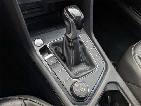 Used 2022 Volkswagen Tiguan SE R-Line image 23