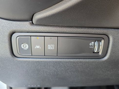 Used 2025 Chevrolet Equinox EV LT FWD image 25