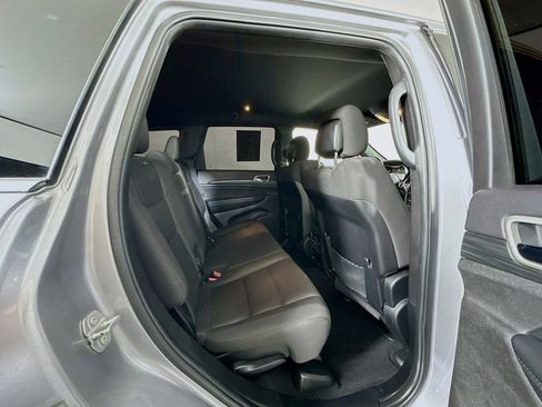 Used 2021 Jeep Grand Cherokee Laredo image 28