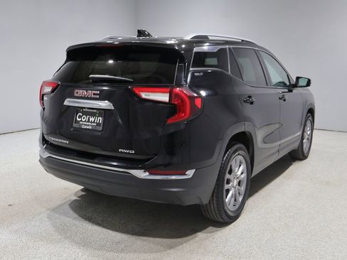 Used 2024 GMC Terrain SLT AWD/4WD image 2