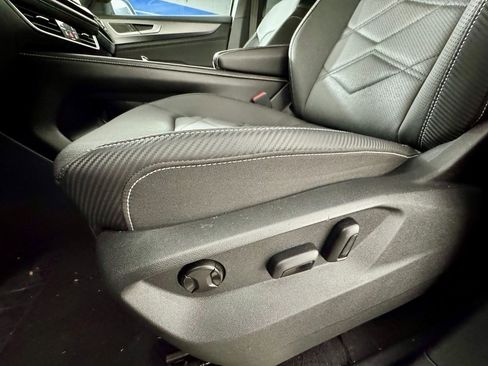 Used 2024 Volkswagen Atlas Cross Sport SE image 36