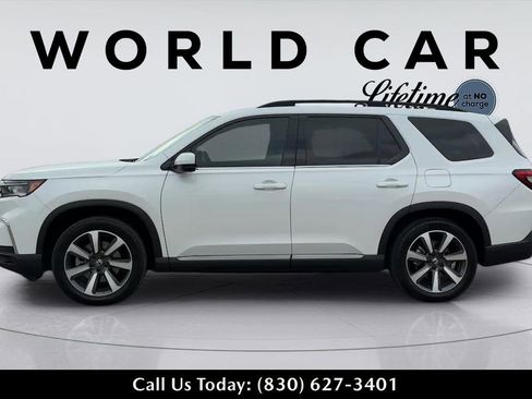 Used 2023 Honda Pilot Touring image 4