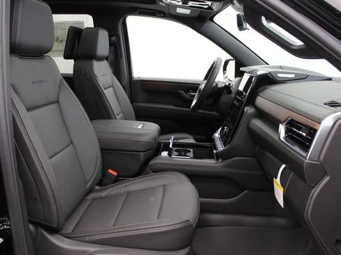 New 2026 GMC Yukon Denali w/ Advanced Technology Package image 32