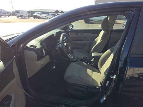 Used 2021 Kia Forte LXS image 6