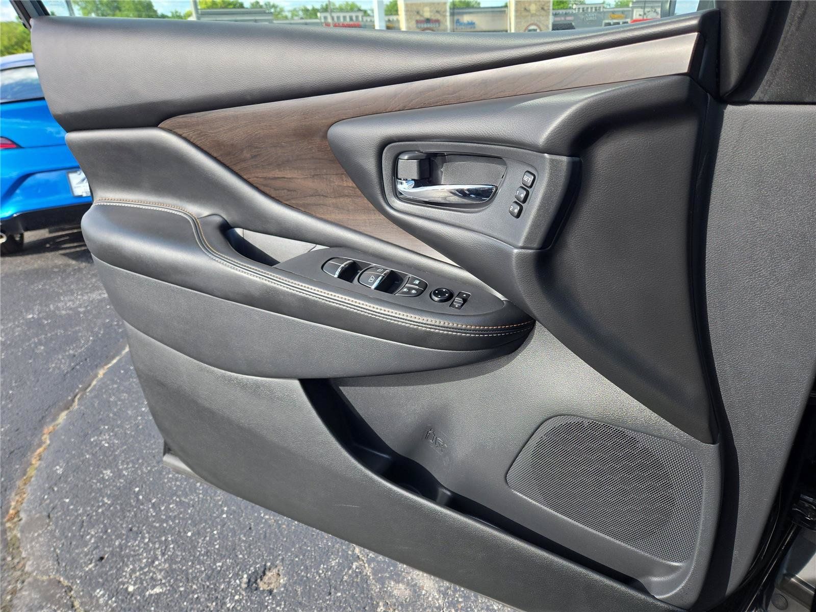 Used 2023 Nissan Murano Platinum AWD/4WD image 17