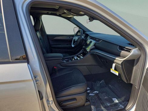 New 2025 Jeep Grand Cherokee Altitude RWD image 29