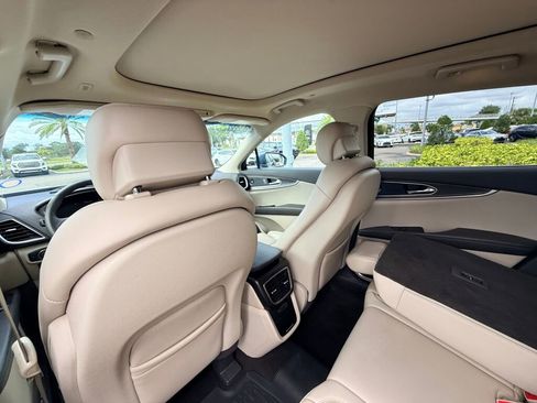 Used 2019 Lincoln Nautilus Reserve image 19