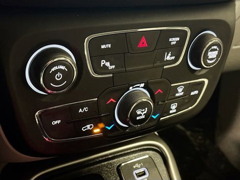 Used 2021 Jeep Compass Latitude w/ Driver Assistance Group image 17