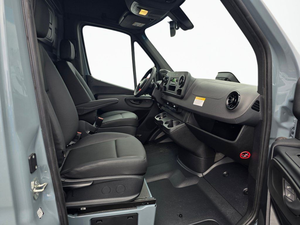 New 2025 Mercedes-Benz Sprinter 2500 image 10