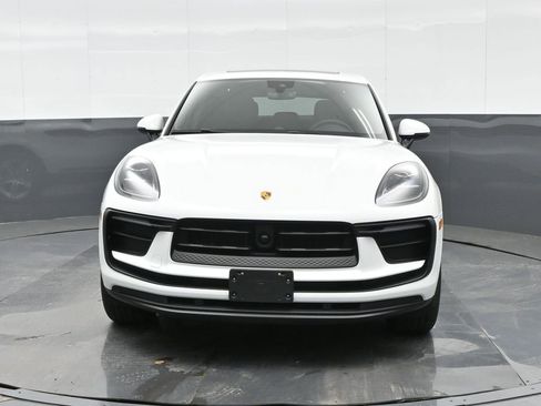Certified 2025 Porsche Macan image 12