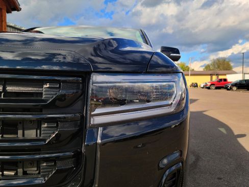 Used 2023 GMC Acadia SLT w/ Elevation Edition image 25