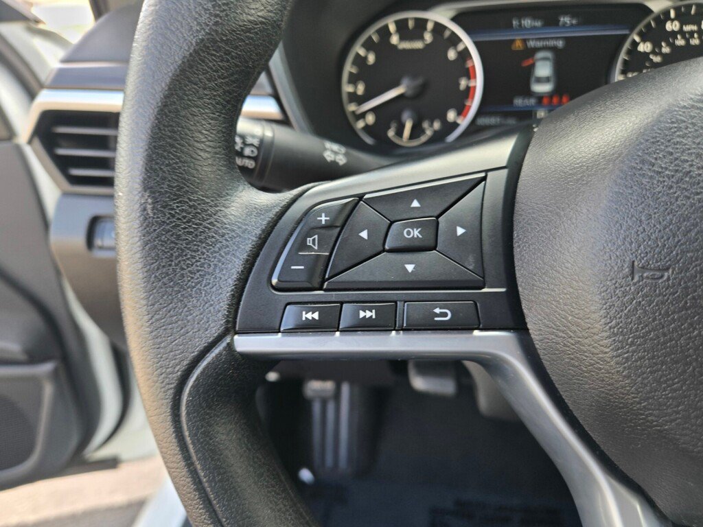 Used 2025 Nissan Altima 2.5 SV FWD image 24